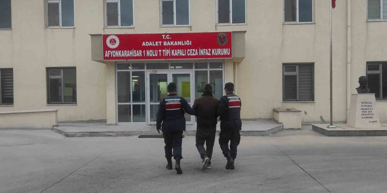 Göçmen Kaçakçılığı Suçundan Aranan Şahsı Jandarma Yakaladı