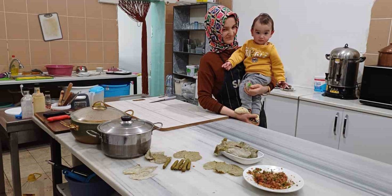 Sardığı Dolmalarla İşletme Açtı