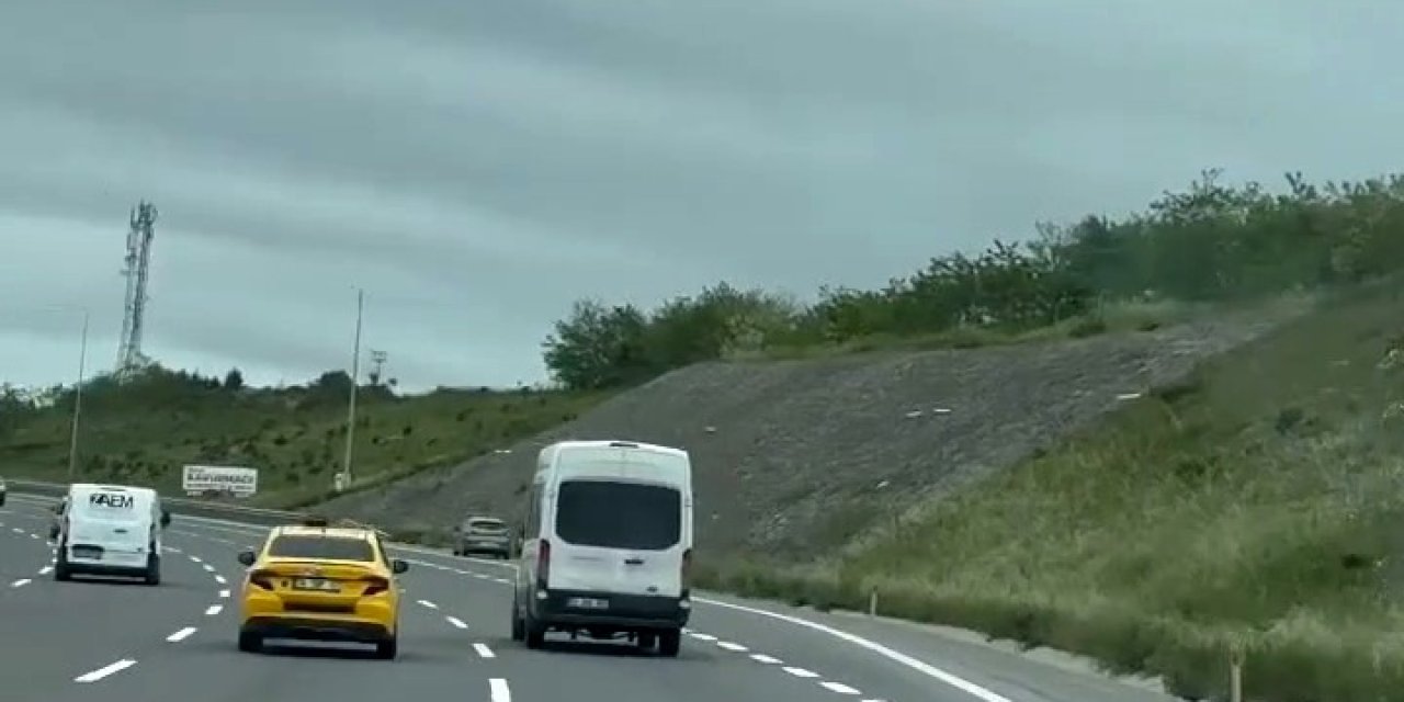 İstanbul’da Aynaları Kapalı Şekilde Trafikte Seyretti