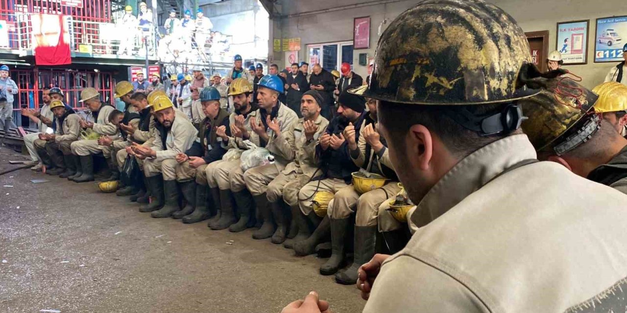 Zonguldak’ta Maden İşçileri; Soma’da Ölen 301 Maden Şehidini Andı