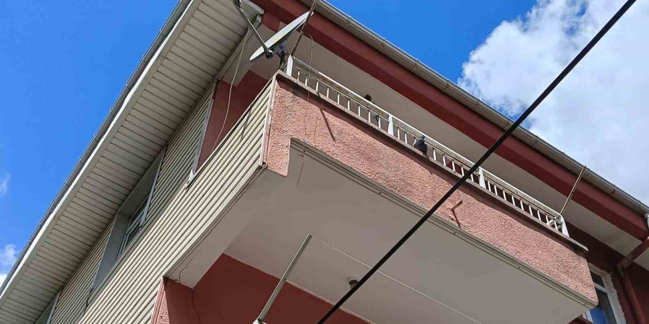 Cinnet Getiren Komiser Yardımcısı, Eşini Ve 2 Çocuğunu Öldürüp İntihar Etti