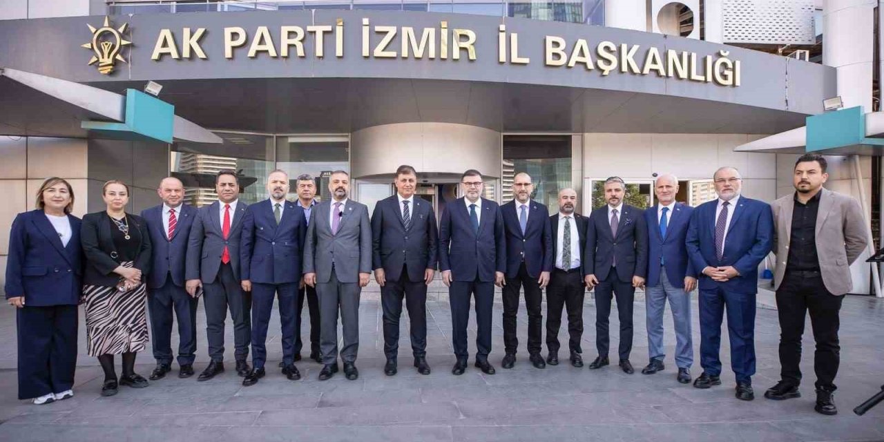 Başkan Tugay Ak Parti İl Başkanlığı Ziyaretinde İş Birliği Mesajı Verdi