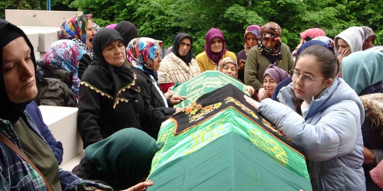 Anneler Gününün İlk Saatlerinde Feci Kazada Can Vermiştiler: Yan Yana Toprağa Verildiler