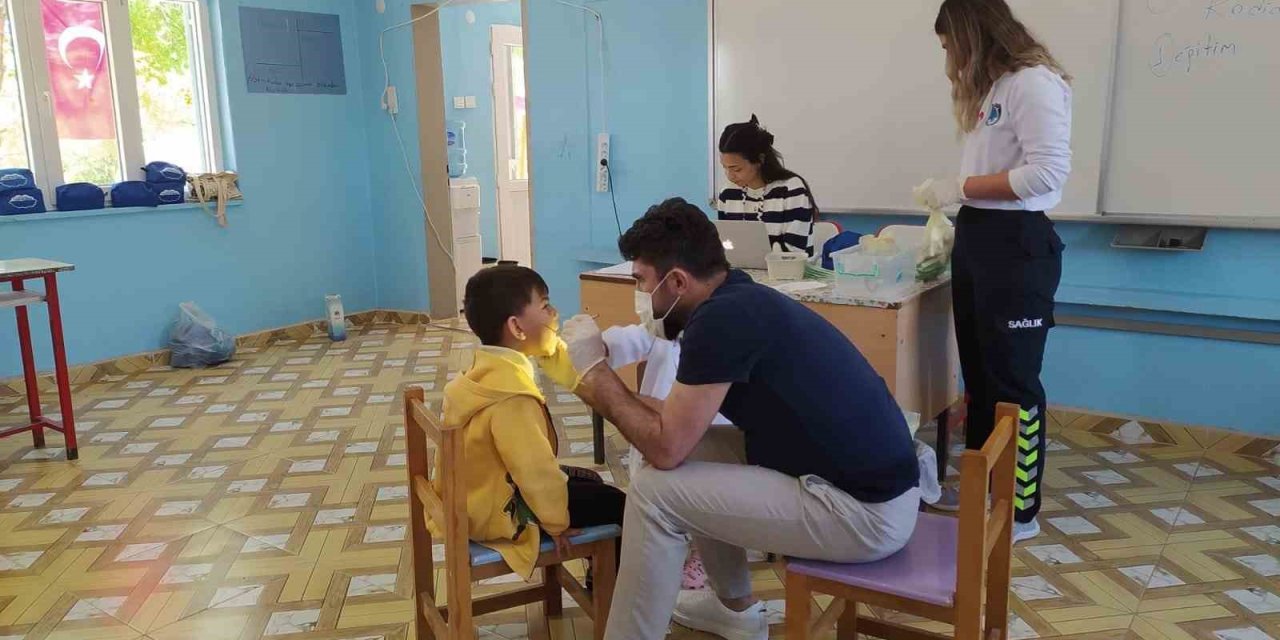 Yunusemre’de Kırsal Mahallelerde Çocuklara Diş Taraması