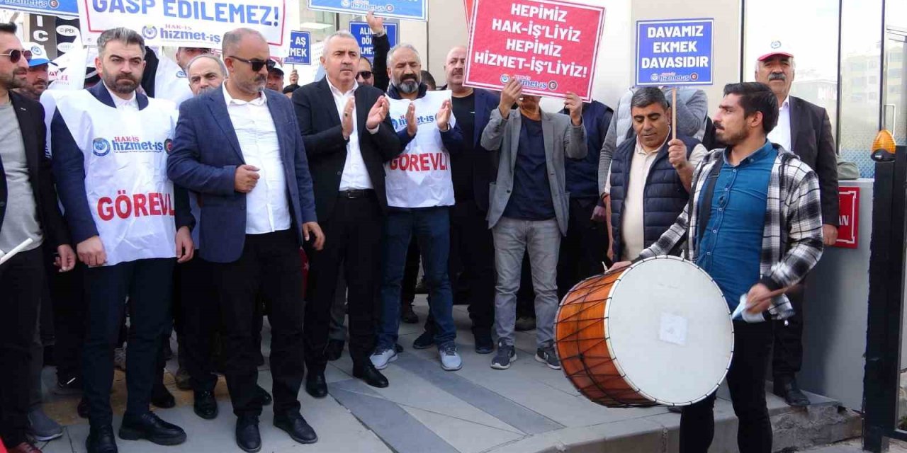 Van’da İşten Çıkarılan İşçiler Yürüyüş Düzenledi