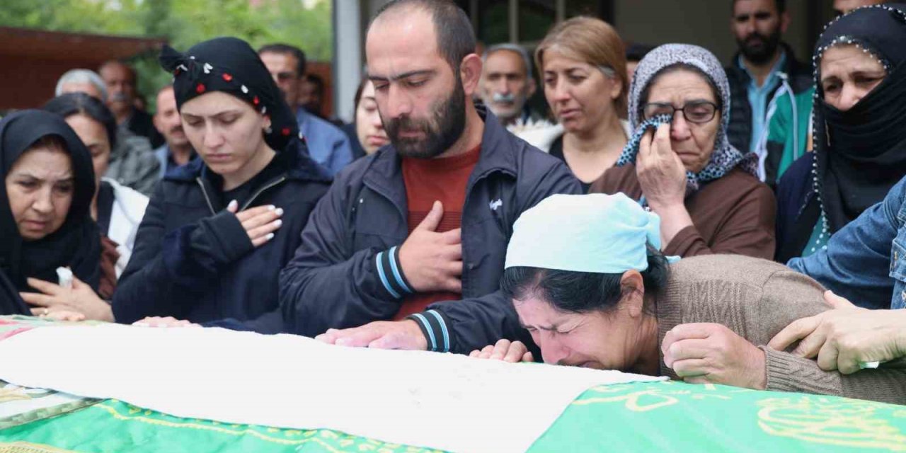Anneler Gününde Cesedi Bulunmuştu, Talihsiz Kadının Cansız Bedeni Toprağa Verildi