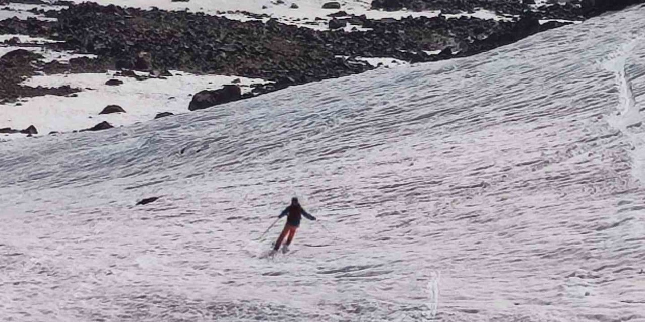 Ağrı Dağı Zirvesinde Renkli Görüntüler