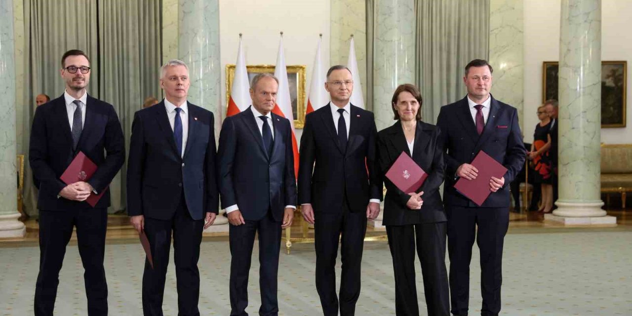Polonya Kabinesinde 4 Bakan Değişti