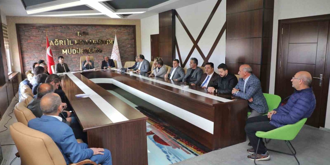 Ağrı’da "Türkiye Yüzyılı Maarif Modeli" Müfredatı Hakkında Bilgilendirme Toplantısı