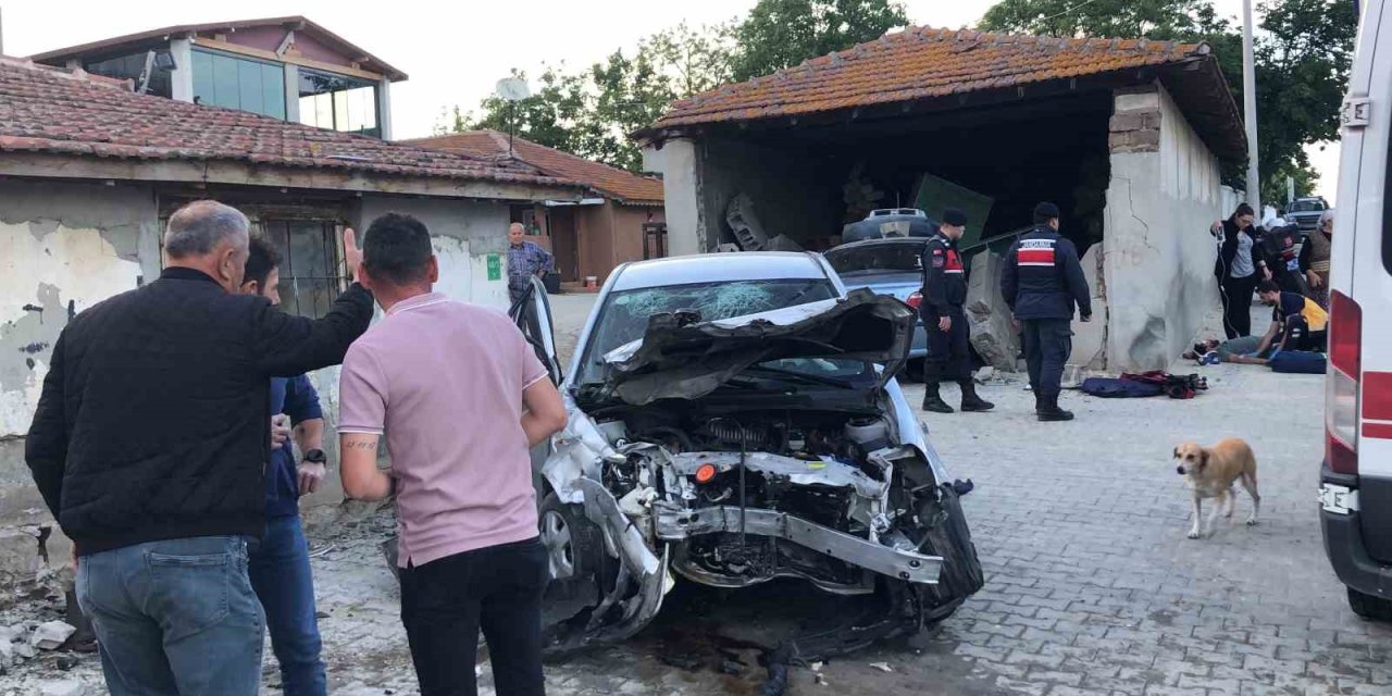 Jandarma Araçlarına Çarpıp Kaçan Alkollü Sürücü Dehşet Saçtı: 4 Yaralı