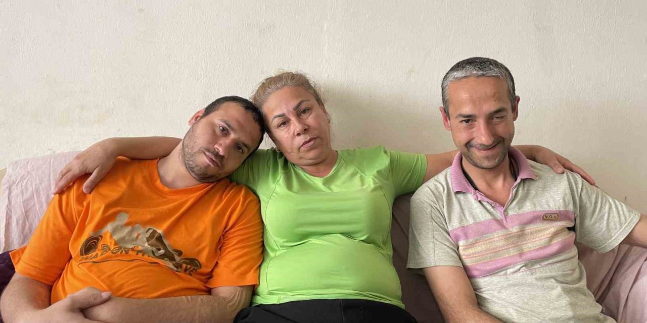 Baba, Ağabey Ve Annenin Ölümü İki Gencin Hayatını Kararttı