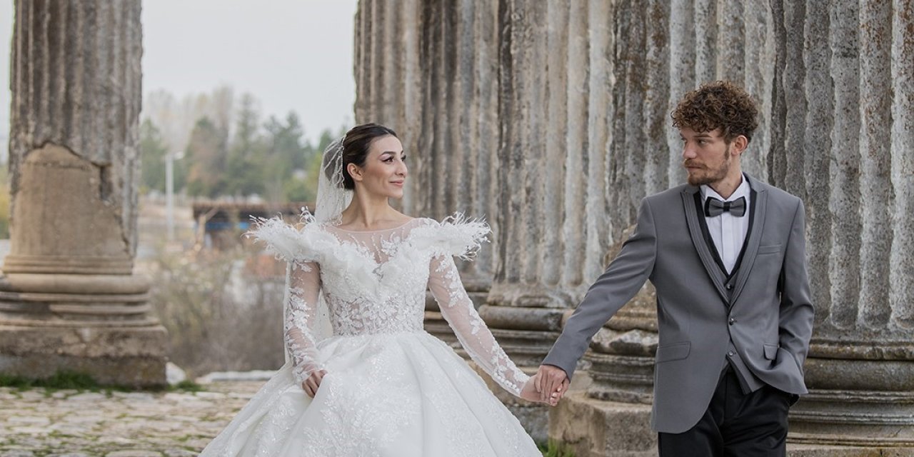 Gelin Ve Damatlar Kütahya’nın Tarihi Mekanlarında Objektif Karşısına Geçiyor