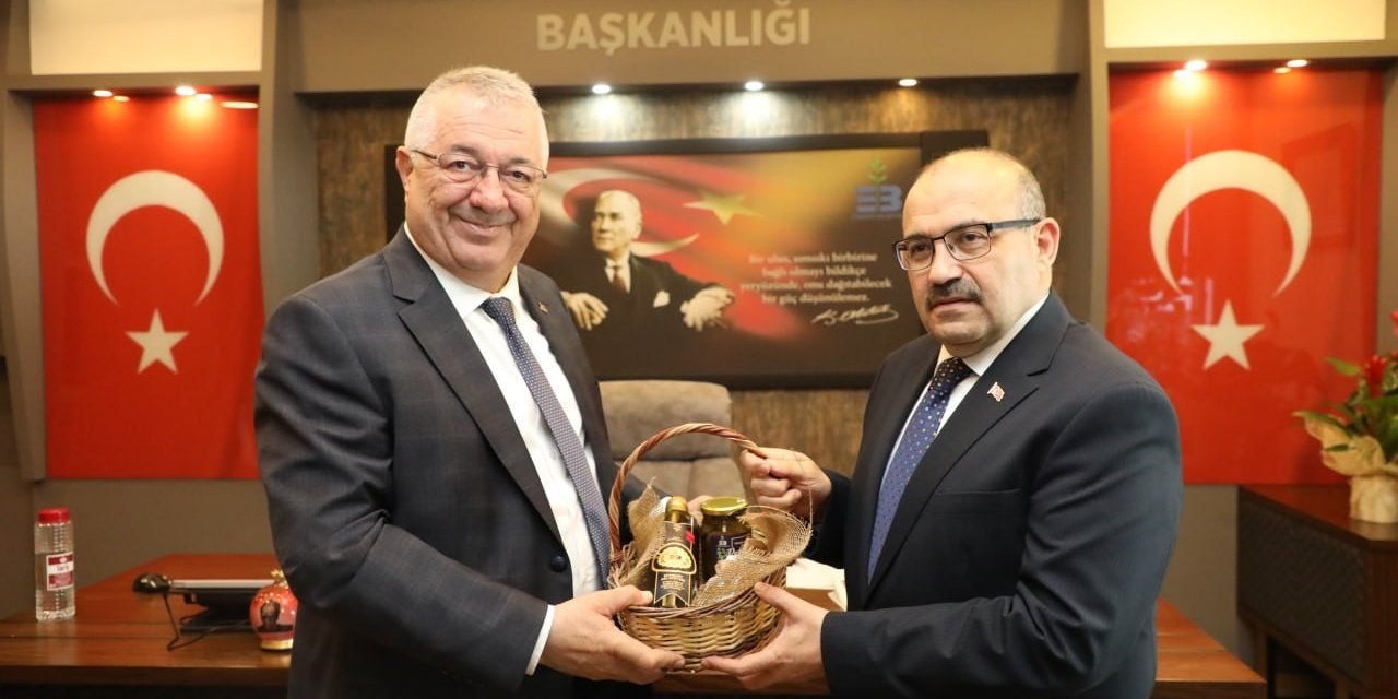 Vali Ustaoğlu, Edremit Belediyesi’ni Ziyaret Etti