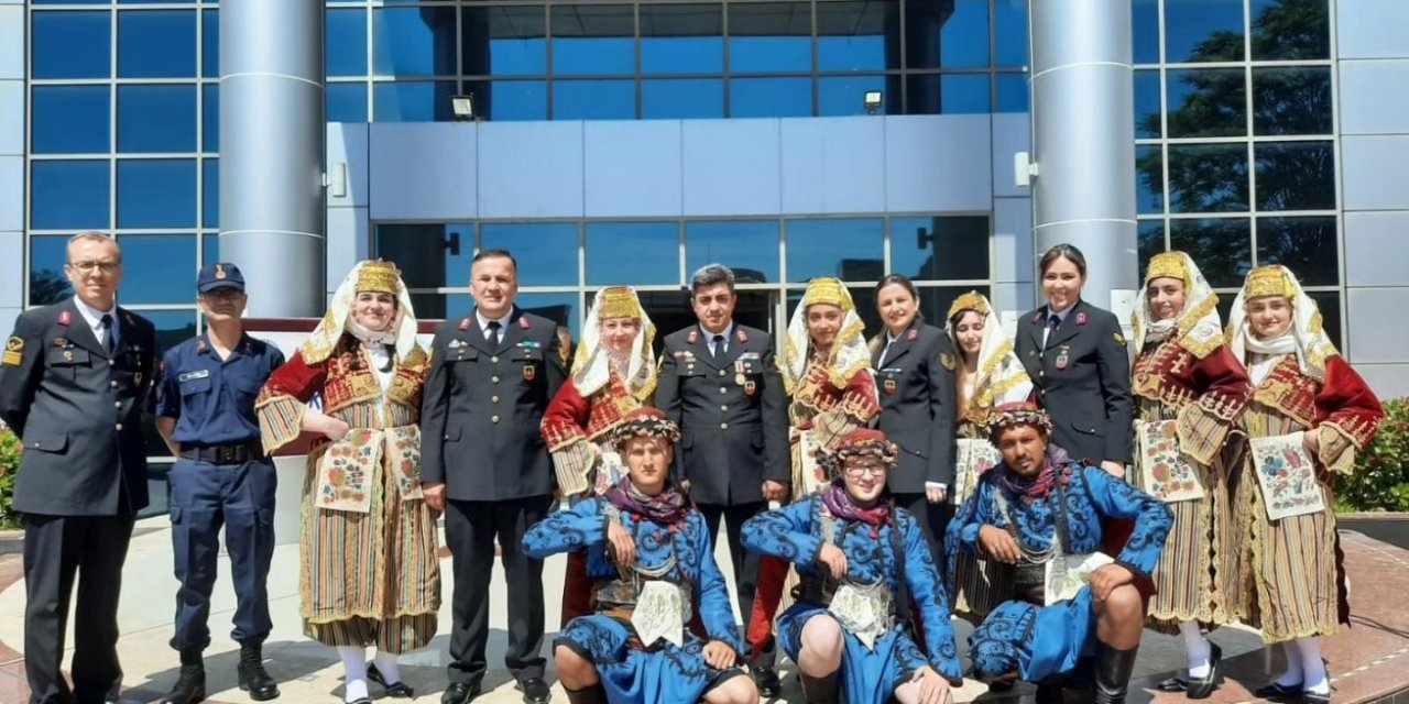 Üniversitelilerden Jandarmaya Yoğun İlgi