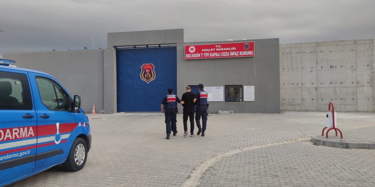 Aranan Şahıs Saklandığı Köyde Yakalandı