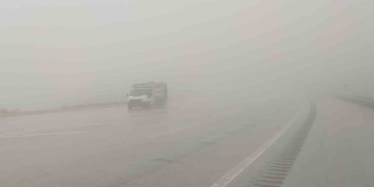 Van’ın Kurubaş Geçidi’nde Yoğun Sis Etkili Oldu