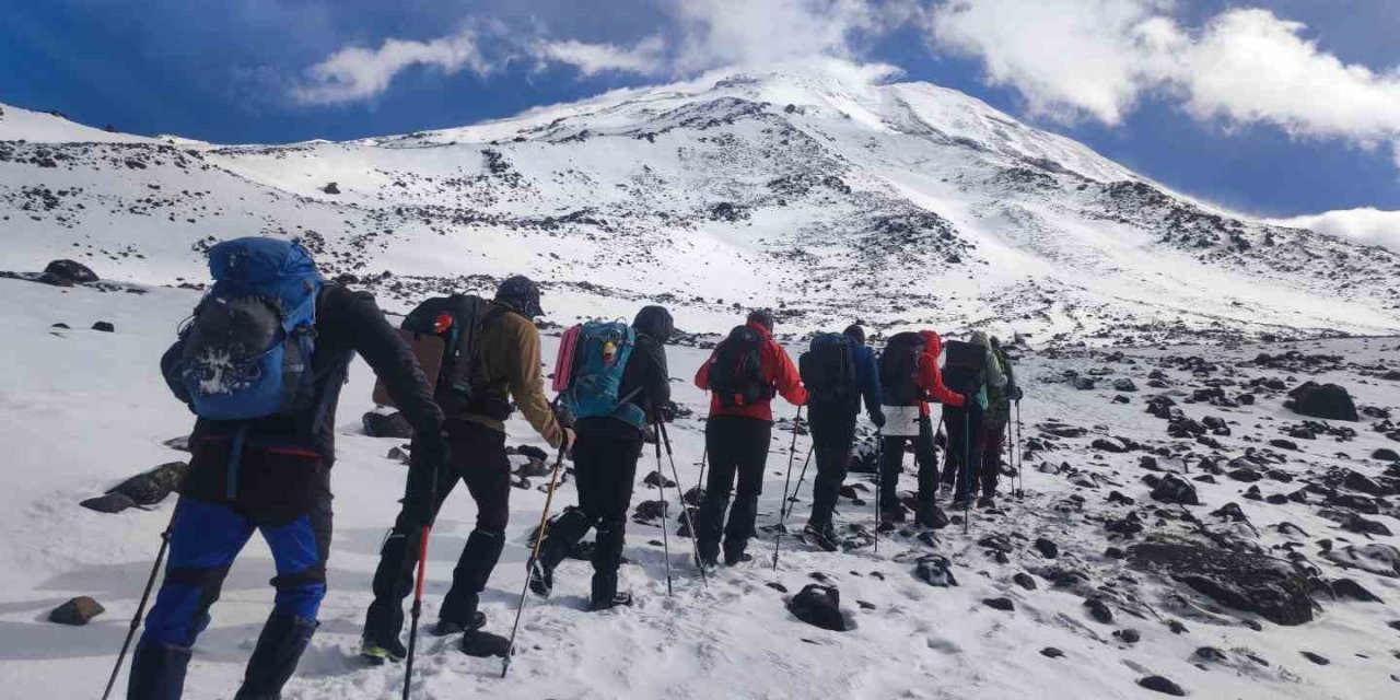 Rus Dağcılar Tipiye Yakalandı