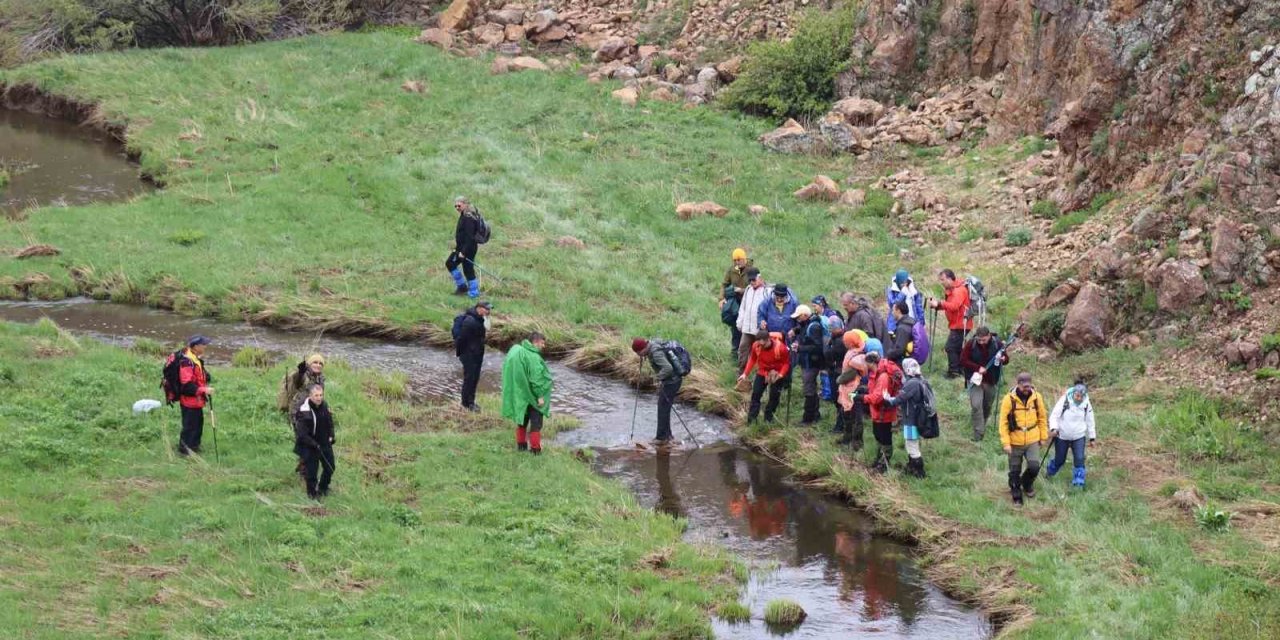 18 Kilometrelik Yürüyüşte Yağmur Çamur Dinlemediler