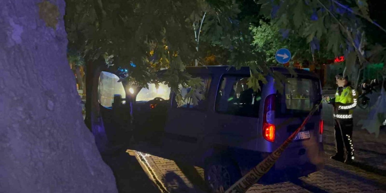 Hastaneye Giderken Otomobilinde Can Verdi