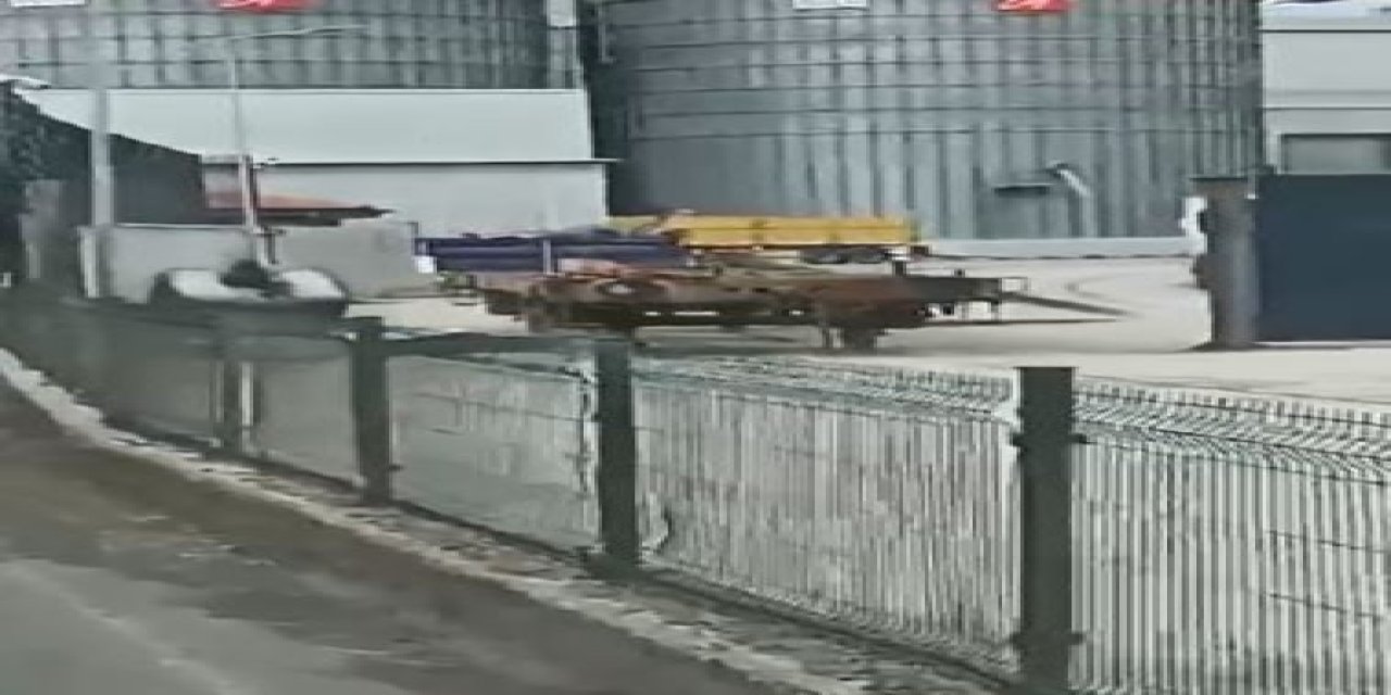 Kaçan Vagon Liman Kapılarını Patlattı: O Anlar Kamerada