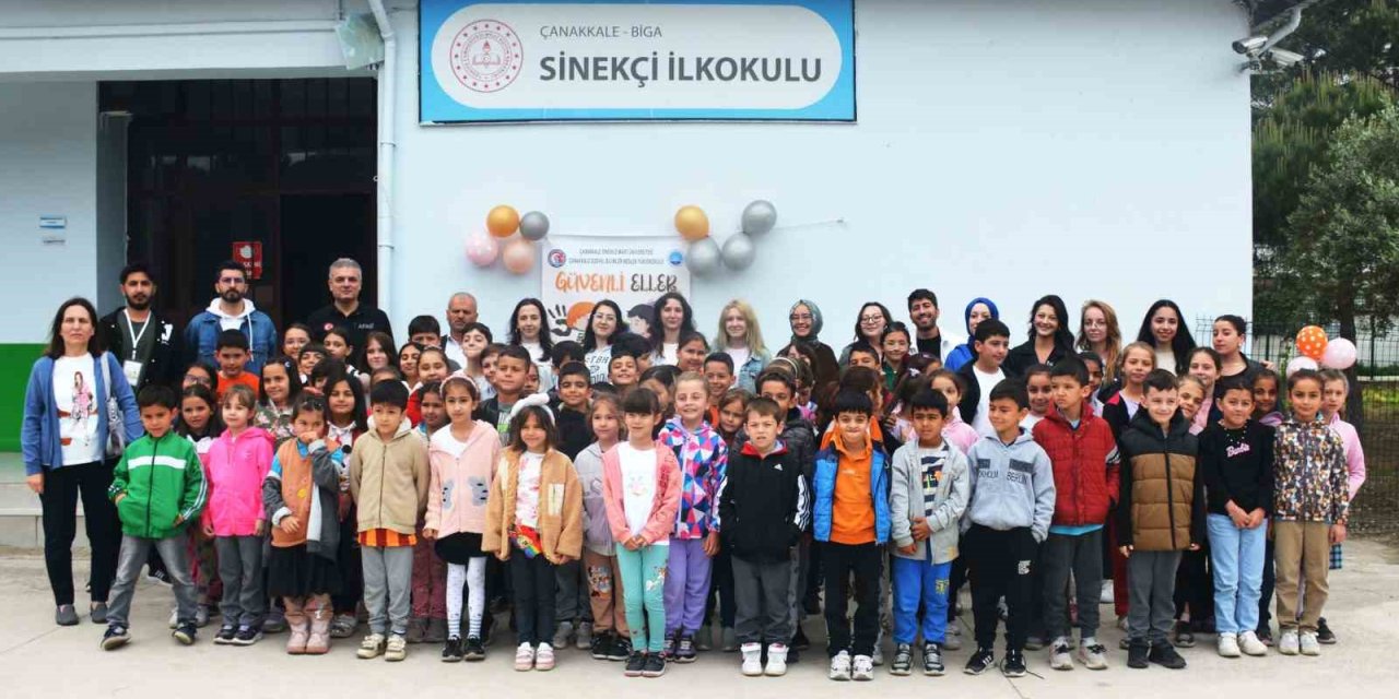 Çomü’lü Öğrenciler Afad İle Birlikte Çocuklara Deprem Eğitimi Verdi