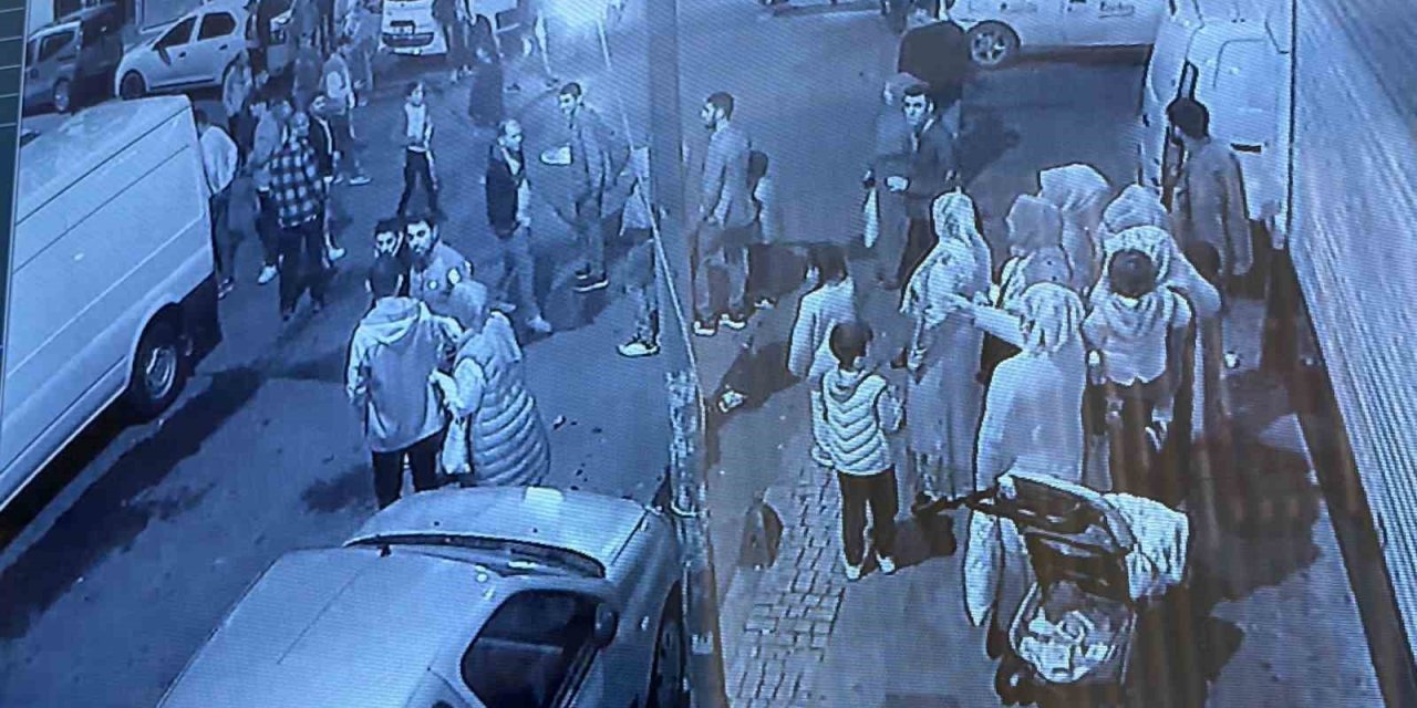 Küçükçekmece’de 6 Kişilik Grup Arasında Kalıp Önce Darp Edildi Sonra Bıçaklandı