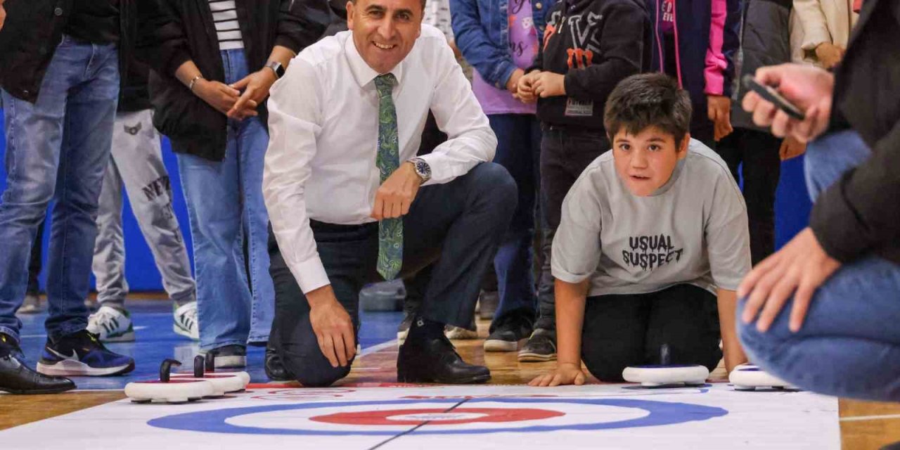 Vali Şefik Aygöl’ün De Katıldığı Oyunlar Renkli Görüntülere Sahne Oldu