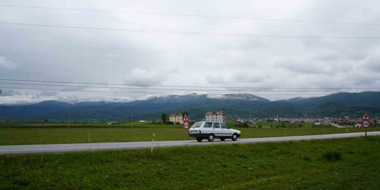 Mayıs Karı Akdağ’ı Beyaza Bürüdü
