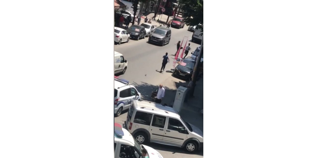 Sultangazi Ve Esenyurt'ta Kaçak Göçmen Denetimi: Tekme Atarak Durdurmaya Çalıştı