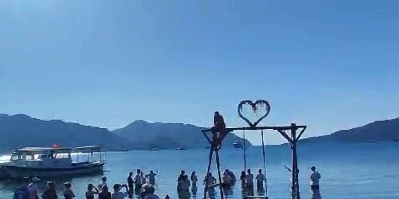 Denize Dökülen Küller “Sağlık” Tartışmasına Sebep Oldu