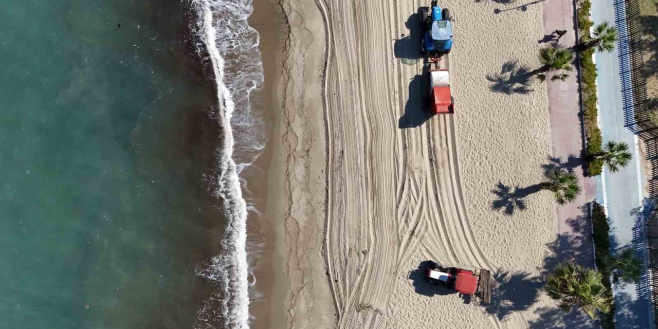 Büyükşehir Belediyesi, Kuşadası’nın Sahillerini Yaz Sezonuna Hazırlıyor
