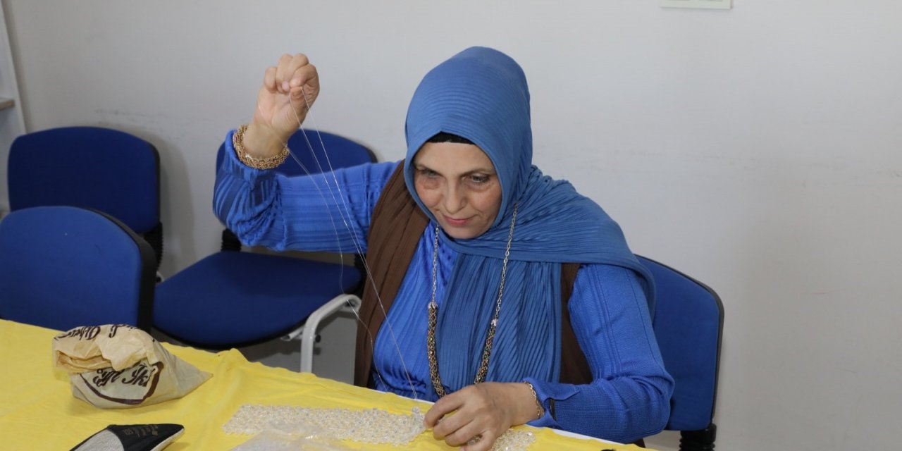 Görme Engelli Kursiyerin El İşi Ürünleri Hayranlık Uyandırdı