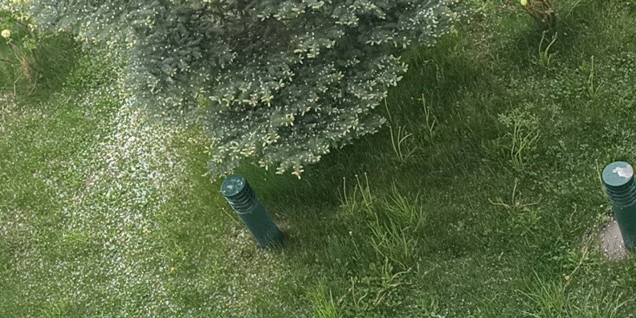 Erciş’te Yağmur Ve Dolu Etkili Oldu