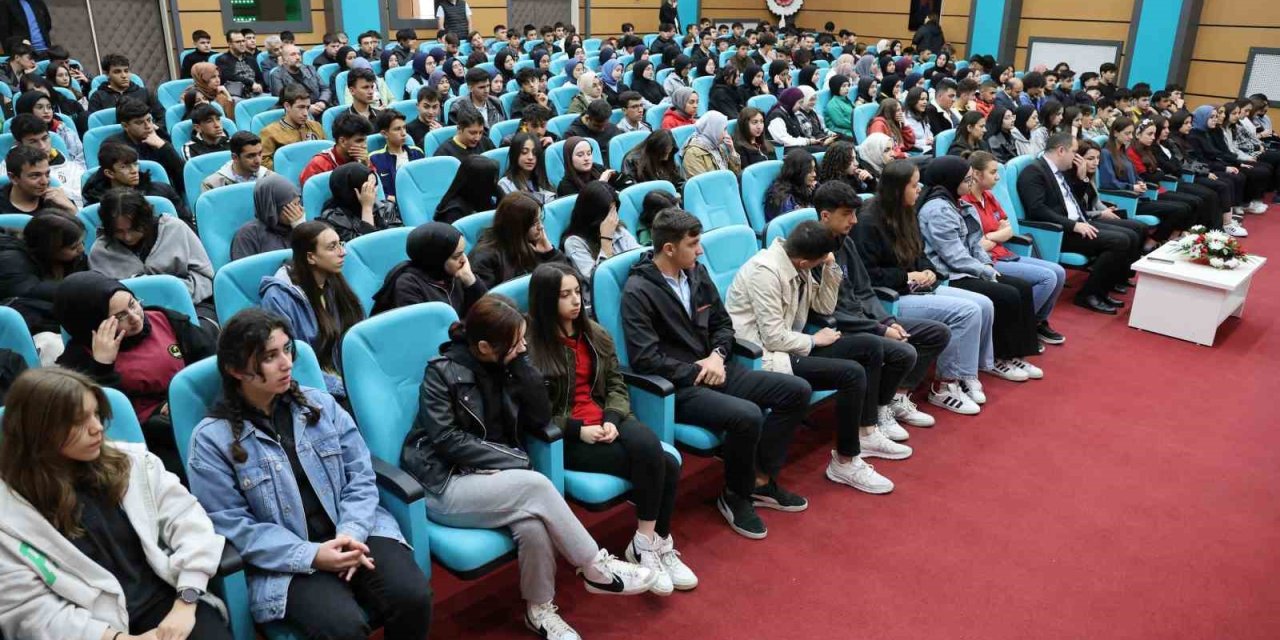 Başarılı Yöneticiler Üniversite Adayı Öğrencilerle Buluştu