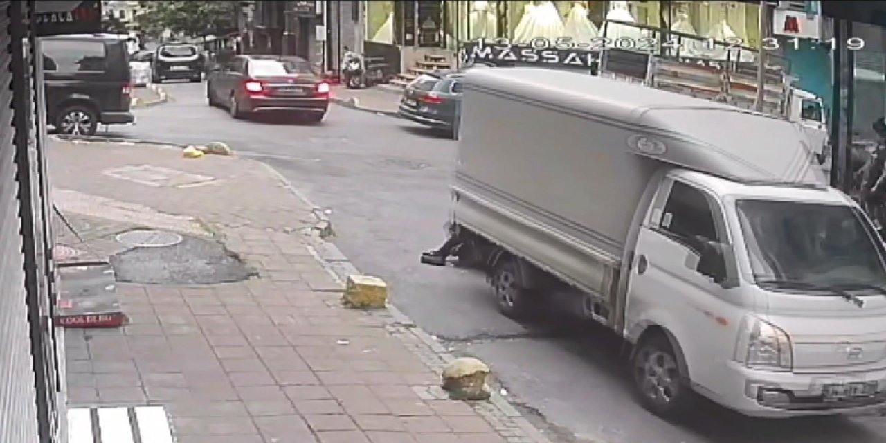Fatih'te kamyonetin altında kalan kadın metrelerce sürüklendi
