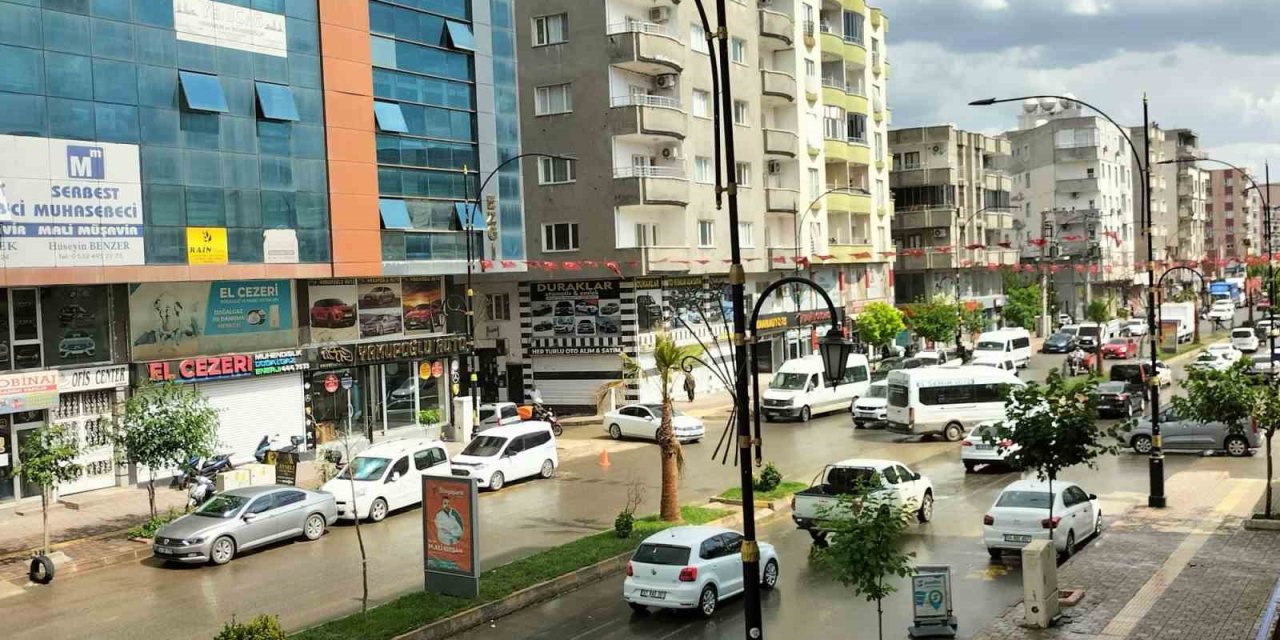 Cizre’de Sağanak Yağmur Etkili Oldu