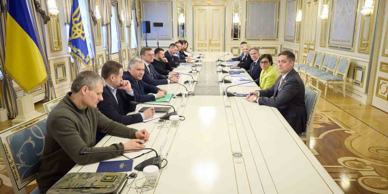 Blinken, Ukrayna’da Zelenskiy İle Görüştü: "Askeri Yardımlar Yolda"