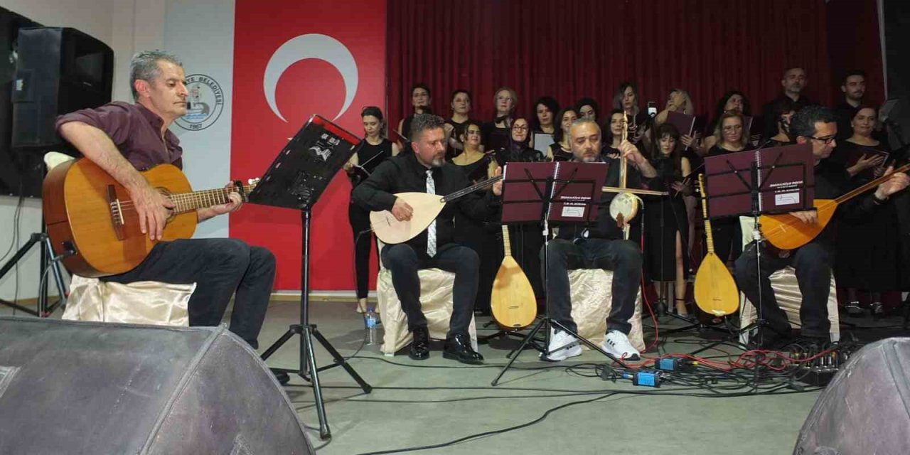 Balıkesir’de Doktor Ve Hemşirelerden Şifalı Ezgiler Konseri