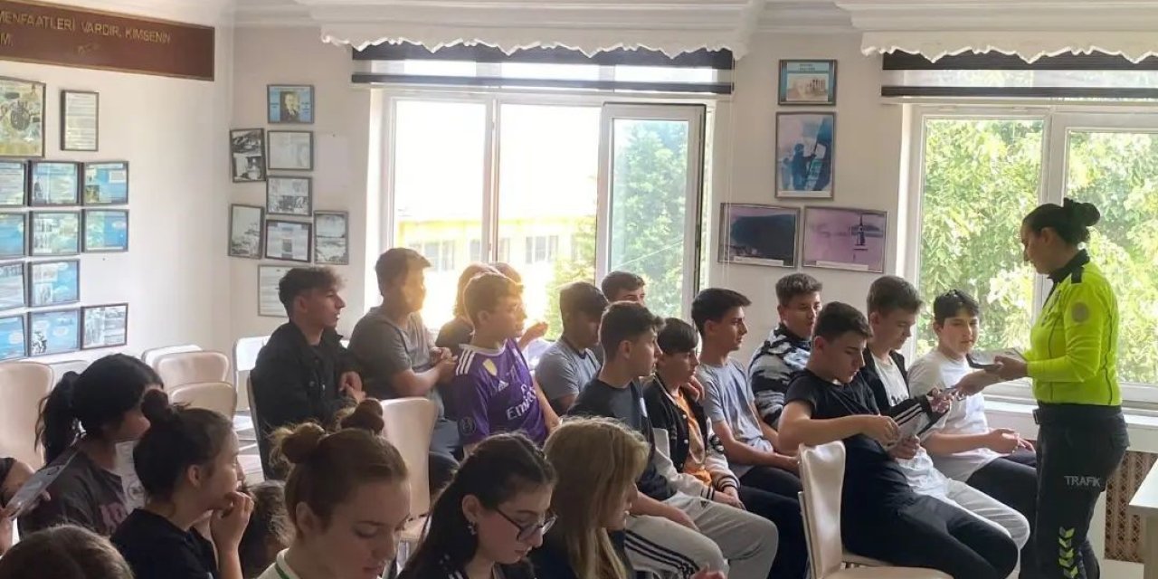 Kırklareli’de Vatandaşlar Trafik Kuralları Hakkında Bilgilendirdi