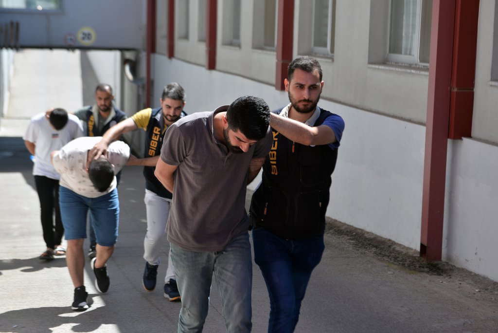 Müşteri Olduğu Otomobili 710 Bin Liraya Başkasına Sattı, Sahibine Sahte Dekont Gönderdi