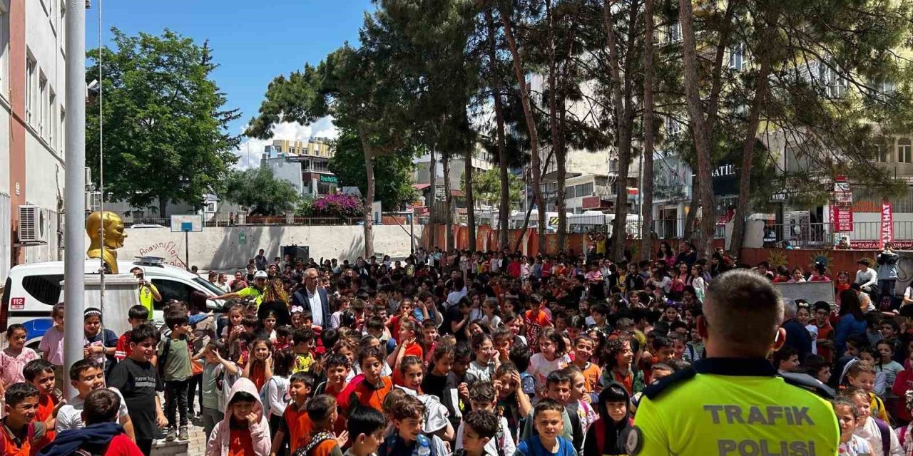 Hatay’da İlkokul Öğrencilerine Trafik Eğitimi Verildi