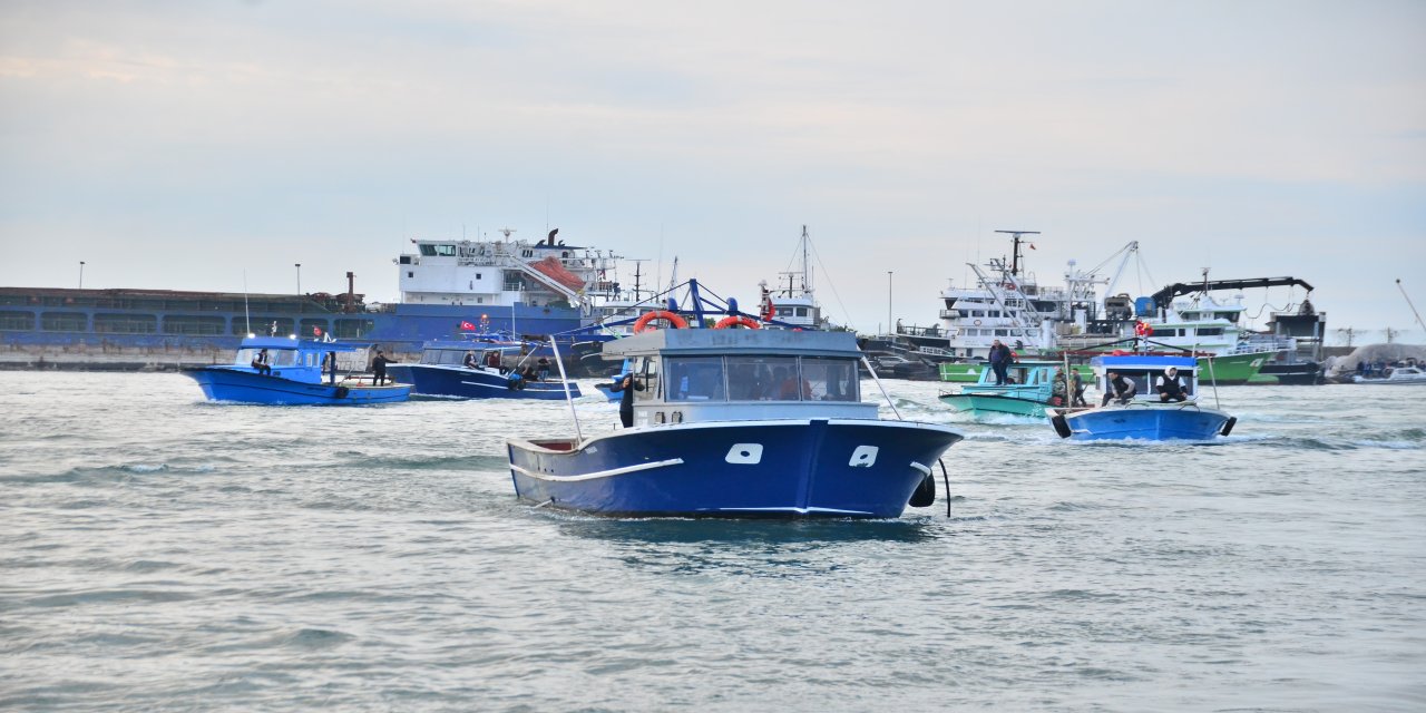 Karadenizli Balıkçılar Tekneleriyle Eylem Yaptı