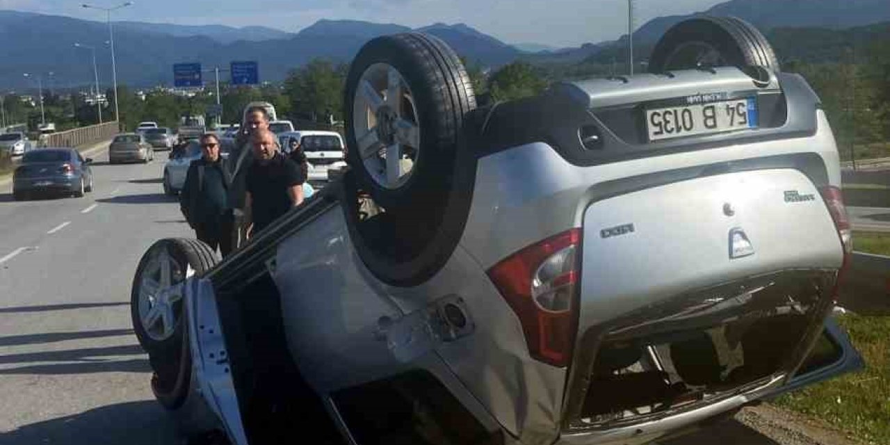 Virajda Kontrolden Çıkan Otomobil Takla Attı: 2 Hafif Yaralı