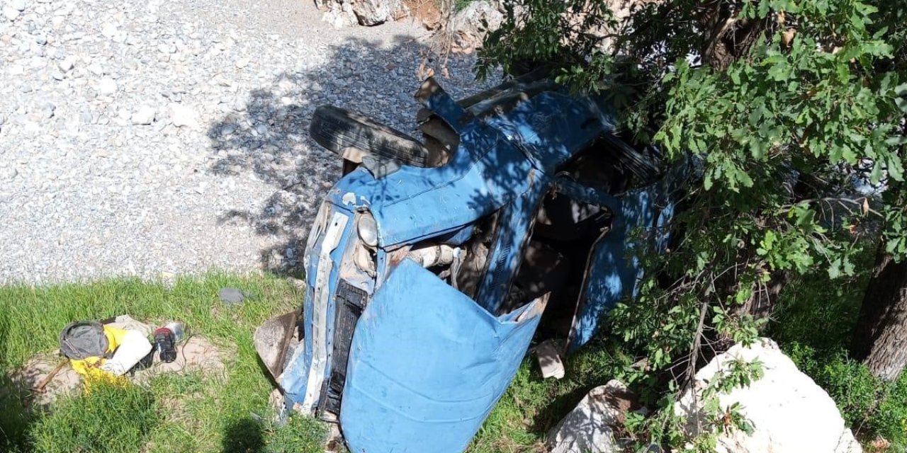 Kontrolden Çıkan Otomobil Uçuruma Yuvarlandı: 2 Yaralı