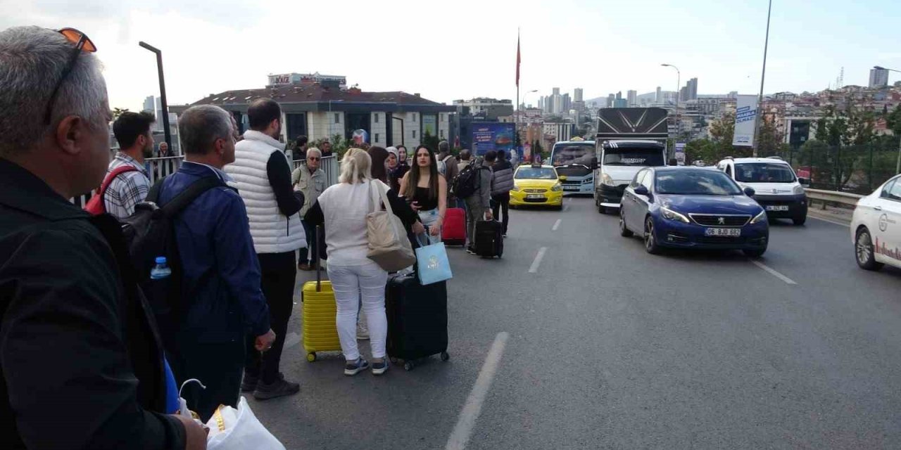 M4 Kadıköy-sabiha Gökçen Metro Hattında Arıza Nedeniyle Seferler Durdu