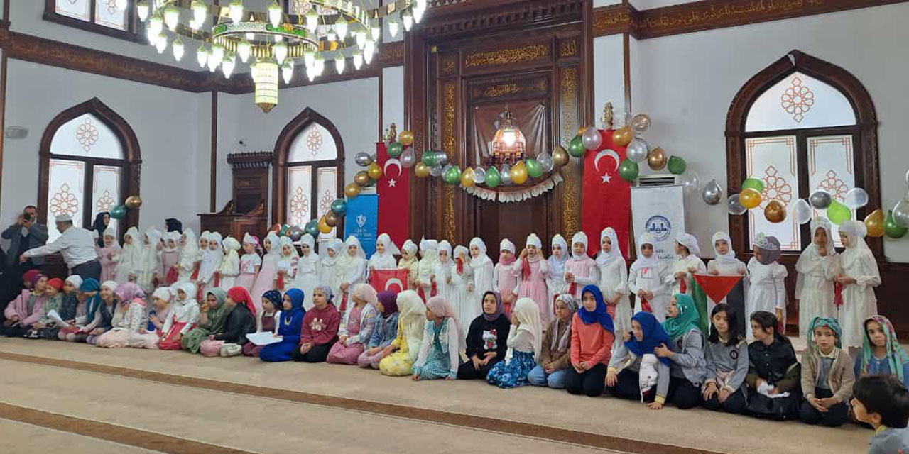 Rize’de Müftü Mahallesi Berat Camii Kur'an Kursu'nda Dönem Sonu Merasimi Gerçekleştirildi