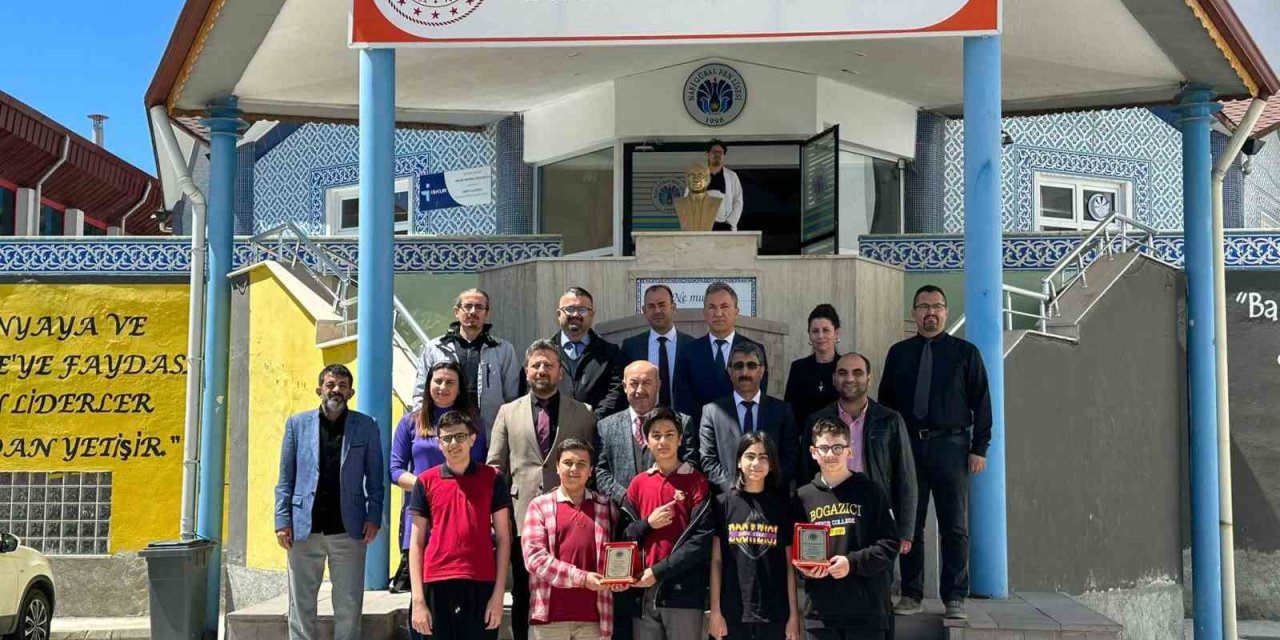 Kütahya’da “Kümatfen" Sınavında Derece Elde Eden Öğrenciler Ödüllendirildi