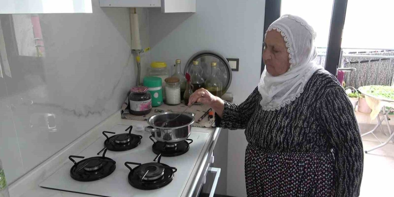 80 Yaşındaki Depremzede Kadın, Yapımı Tamamlanan Yeni Yuvasına Taşınmanın Mutluluğunu Yaşıyor