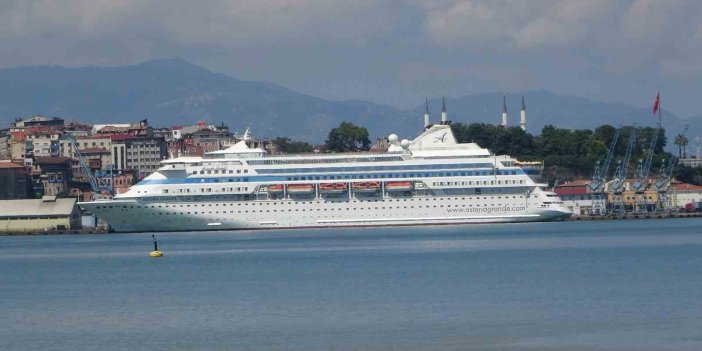 Kruvaziyer gemisi Trabzon Limanını mesken tuttu