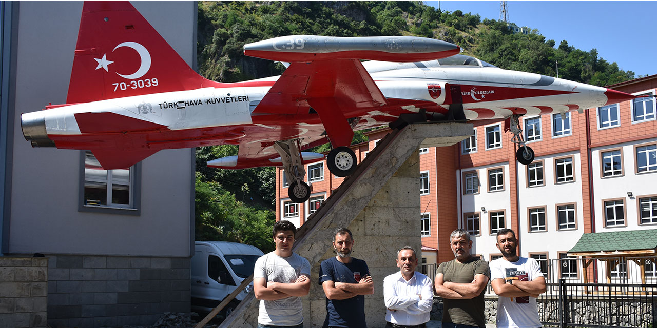 Türk Yıldızları'nın gösteri uçağı Trabzon'daki öğrencilerin eğitiminde kullanılacak